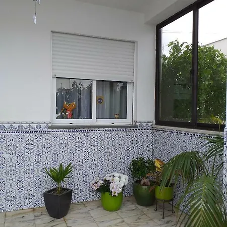 Yellow Cat House Apartment Sintra