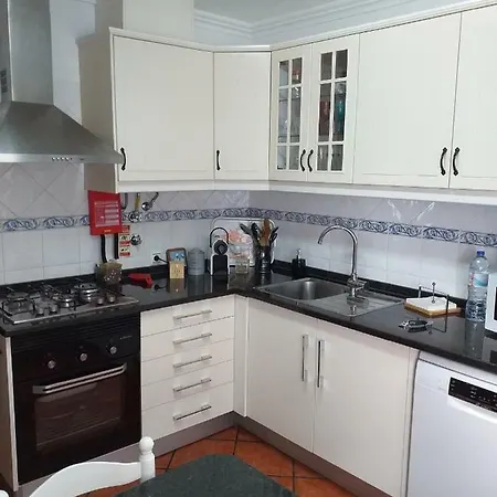 Yellow Cat House Apartment Sintra